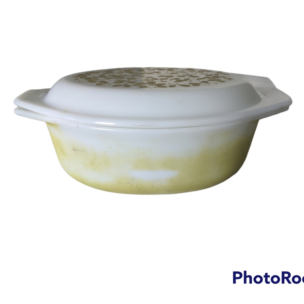 Vintage Pyrex 1 1/2 Quart Covered Casserole Dish